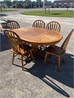 Oak Dining Room Table and 5 chairs