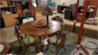 Round Table with 3 Chairs, Lamp
