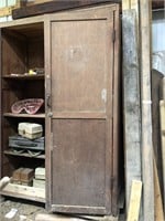 GOOD ARSENAL WOOD CABINET APPROX 7X6