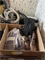 Gloves, misc. box lot