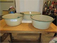 LOT OF 3 GREEN AND CREAM WASH BASINS, BAIL HANDLES