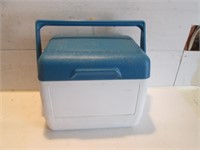 GUC RUBBERMAID SMALL COOLER