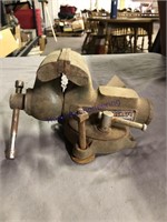 SMALL DURACRAFT BENCH VISE W/ 4" JAW