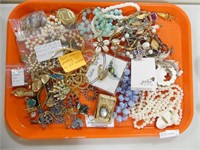 TRAY: ASS'T COSTUME JEWELLERY INCL. G.P. NECKLACES