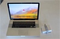 Apple MacBook Pro 15" - Powers On