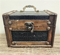 Small Handled Trinket/Storage Box