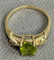 14k Gold Peridot Ring 2.3 Dwt