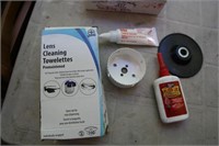 BOX OF LENS CLEANING TOWELETTES