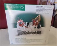 DEPARTMENT 56 VILLAGE ANIMATED "PHOTO WITH SANTA"
