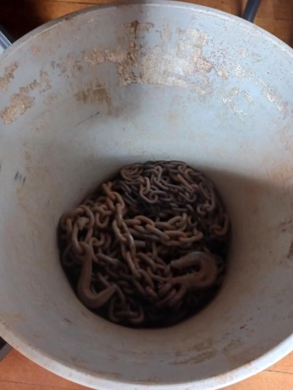 BUCKET OF CHAIN