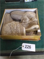 Tan Fur Boots, Size 10M From Hotcakes