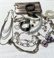 Jewellery lot plus more see image.