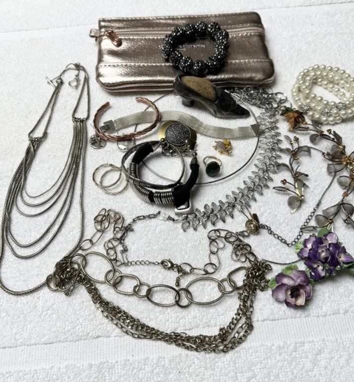 Jewellery lot plus more see image.