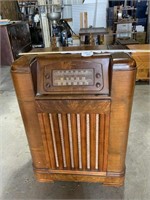 Antique Philco radio/phonograph