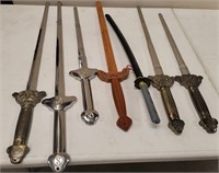 11 - LOT OF COLLECTIBLE SWORDS (D301)