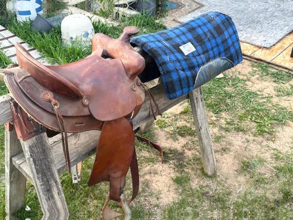 Western Saddle, 15 inch, Stirrups, blanket