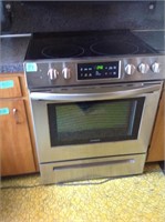 Frigidaire electric stove, like new 30", we do not
