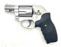 Smith & Wesson M638-3 Airweight Hammerless Revolve