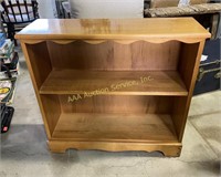 Maple solid wood low bookcase with scallop