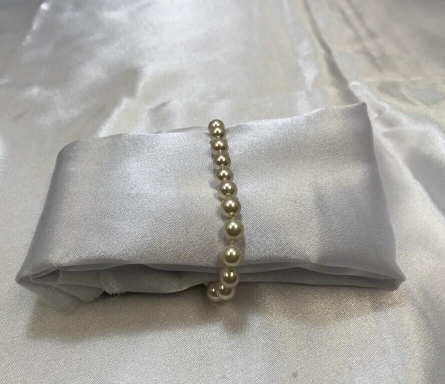 8" Pearl Rivers Strand Bracelet Of Pearls