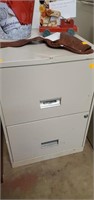 2 drawer metal file cabinet (no key) nothing on