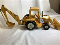 IH BACKHOE