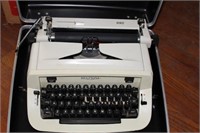 Royal Typewriter 990 Manual in Case