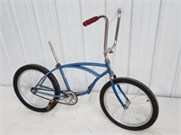 Vintage Schwinn Sting-Ray Bike / Bicycle. It has