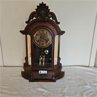 Vintage mantle clock with key