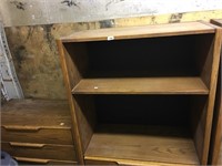 Oak cabinet in two pieces: a cabinet in two parts