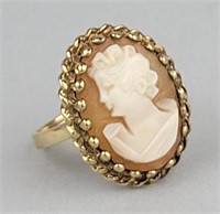 10K Gold & Shell Cameo Ring.