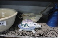 TURTLE AND GRAVY BOAT
