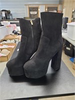 Liliana platform boots size 8