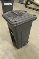 Toter 32-Gal Rolling Trash Can