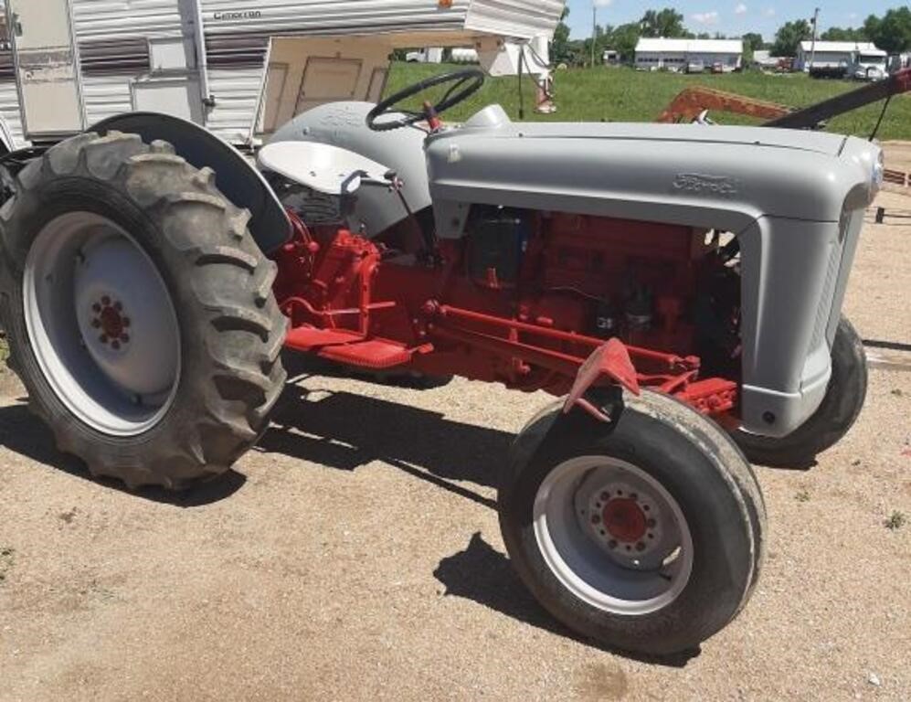 1953 Ford NAA tractor - RUNS GREAT