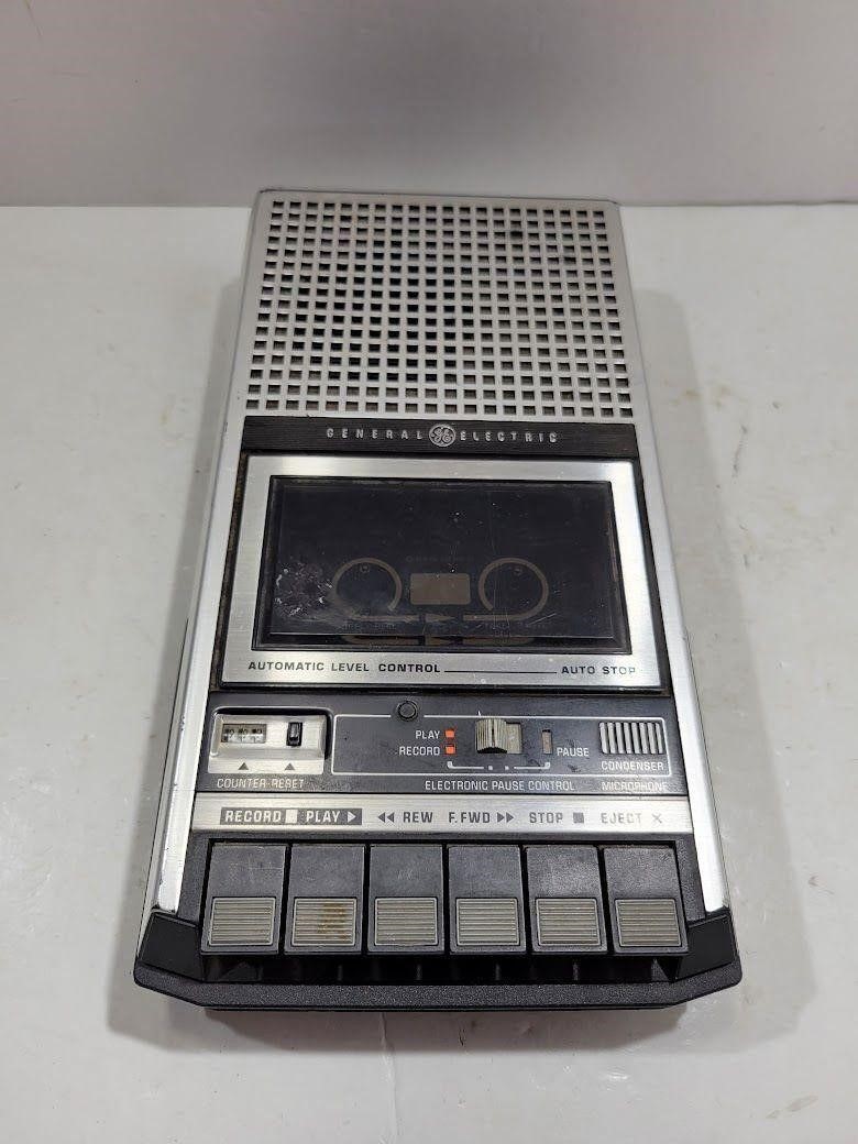 Vintage GE 3-5152A Portable Cassette Tape Recorder