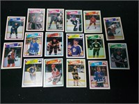 (16) 1988-89 O PEE CHEE HOCKEY CARDS