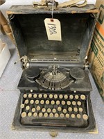 Vintage Royal Manual Typewriter in Case