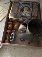 Kitchen lot, two candy tins, salt and pepper