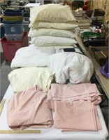 Linen lot w/ sheets, pillows, & pillow cases