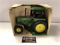 1/16 Ertl John Deere Utility Tractor