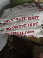 4 Bags of Freeze Proof Dirt for Trapping