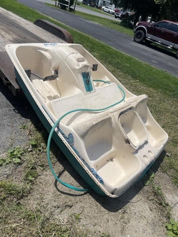 Paddle boat