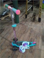 Girls gomo pink scooter with knee pads