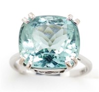 Aquamarine and 18ct white gold cocktail ring