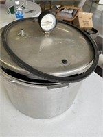 PRESTO DELUXE PRESSURE COOKER