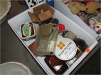 TRAYLOT- VINTAGE TINS,JARS,COMPACT,CLIPPERS,ETC