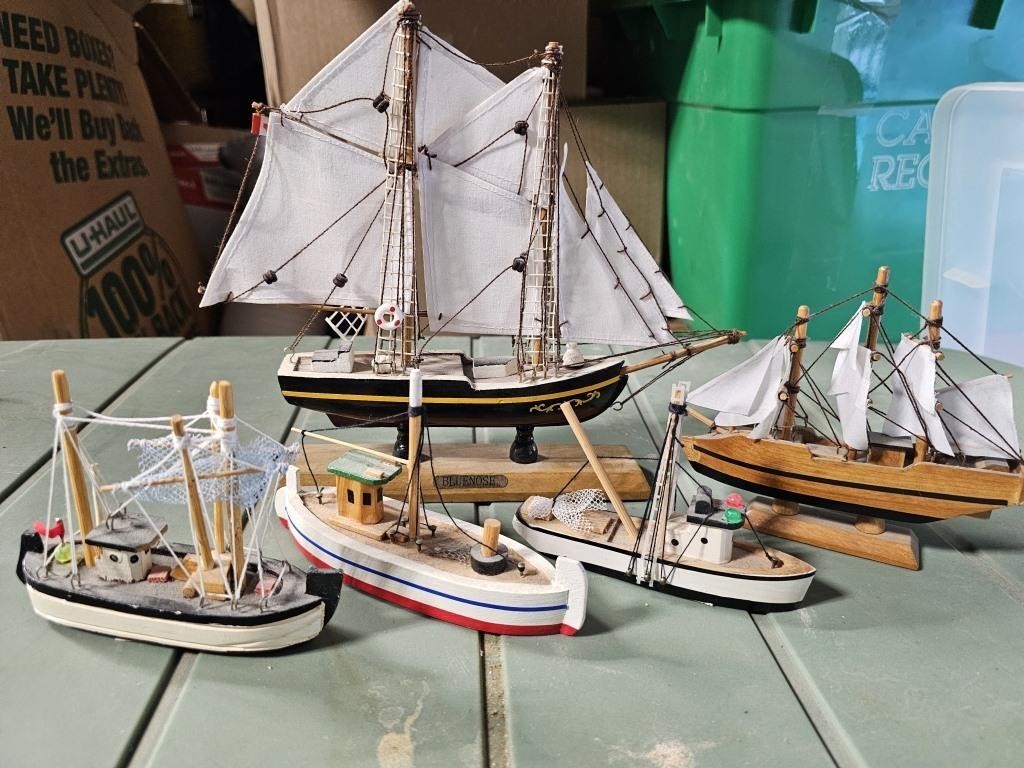 Group of boats tallest 8.5"