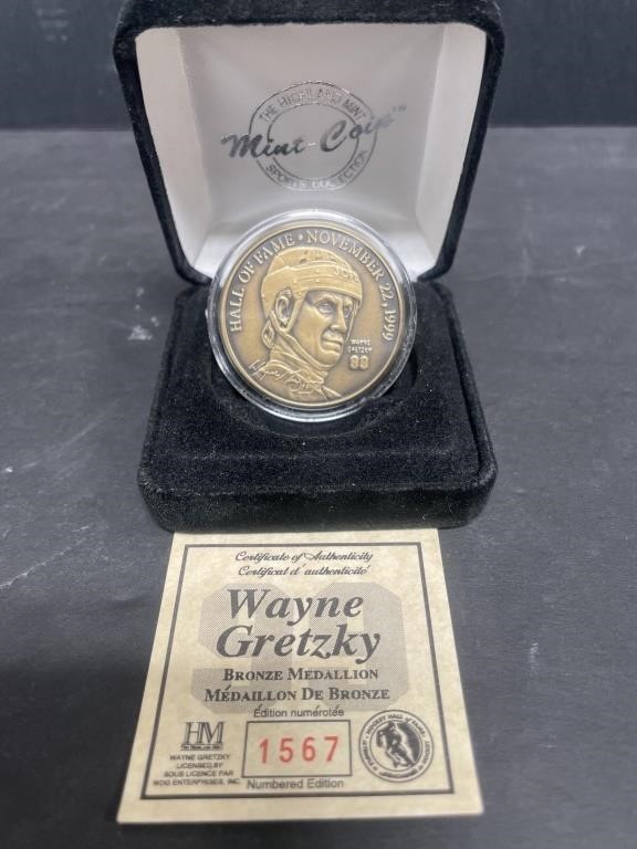 The Highland Mint Wayne Gretzky Bronze Medallion.