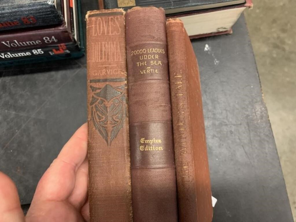 3 VINTAGE BOOKS